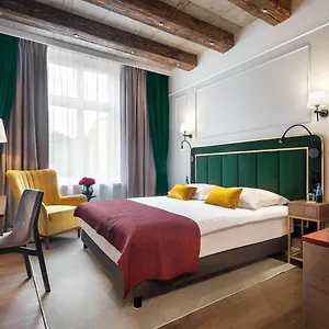 https://golden-queen-apartments.krakowhotelspoland.com