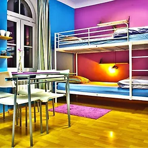 https://nathans-villa-hostel-warsaw.warsawhotelspoland.com
